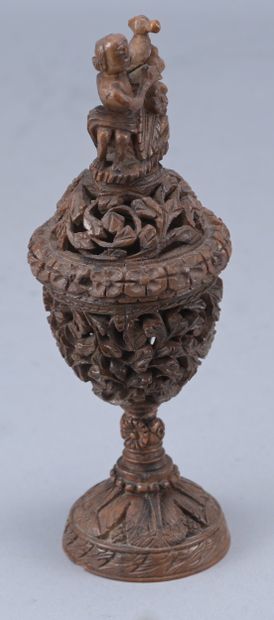 Coupe en corozo sculpté, XIXe siècle

Coupe...