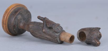Porte-aiguilles ours en bois – XIXe siècle

Porte-aiguilles...