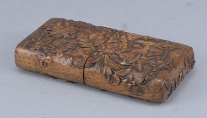 Boîte en bois sculpté – Début XXe siècle

Boîte...