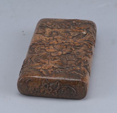 Boîte en bois sculpté – Début XXe siècle

Boîte...