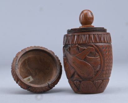 Tabatière - noix de corozo sculpté – XIXe...