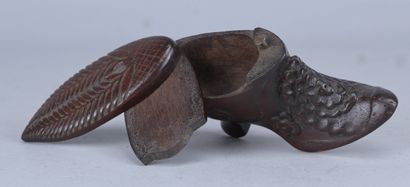 Tabatière en forme de soulier – bois sculpté...