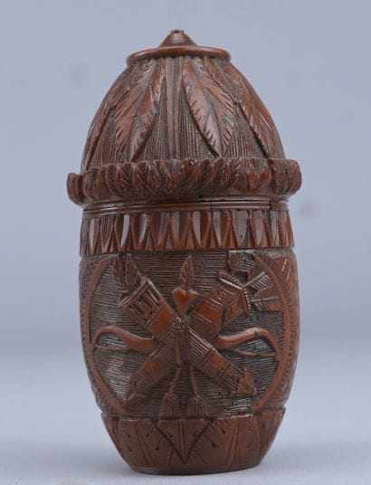 Tabatière - noix de corozo sculpté – XIXe...