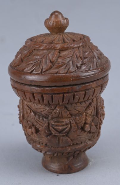 Tabatière en corozo sculpté – XIXe siècle

Tabatière...