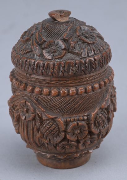 Tabatière en corozo sculpté – XIXe siècle

Tabatière...