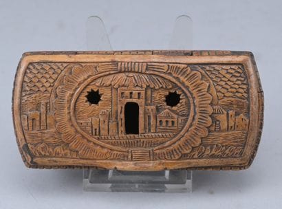 Tabatière en bois sculpté, XIXe siècle

Tabatière...