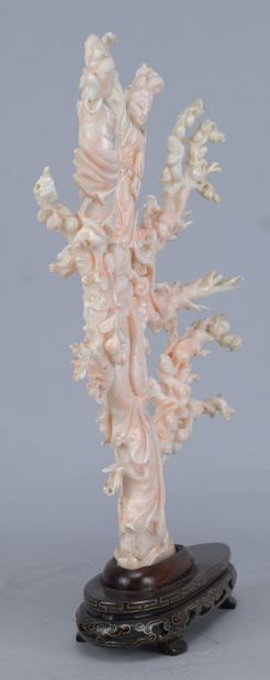 Chinese coral sculpture – three musicians...