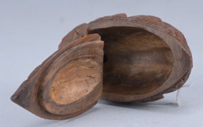 Tabatière en corozo sculpté – XIXe siècle

Tabatière...