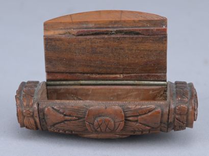 Tabatière en corozo sculpté – XIXe siècle

Tabatière...
