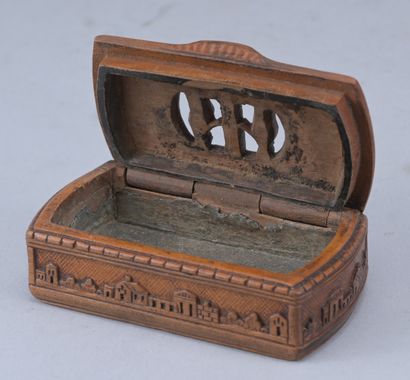 Tabatière – buis sculpté – XIXe siècle

Tabatière...
