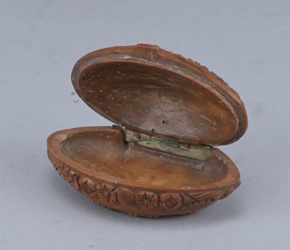 Tabatière en corozo – XIXe siècle

Tabatière...