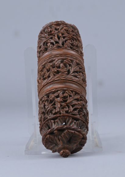 Étui à aiguilles - noix de corozo sculpté...