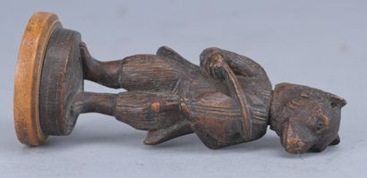 Porte-aiguilles ours en bois – XIXe siècle

Porte-aiguilles...