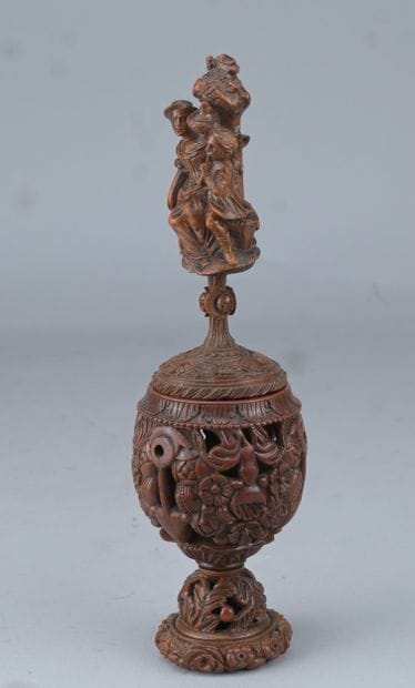 Sculpture en noix de corozo ajouré – boîte...