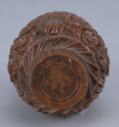 Tabatière en corozo sculpté – XIXe siècle

Tabatière...