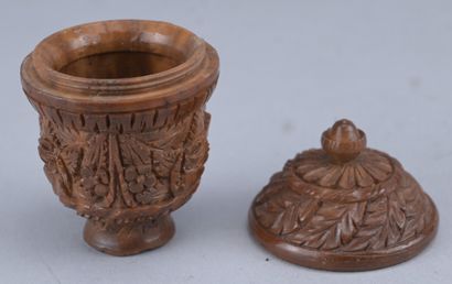 Tabatière en corozo sculpté – XIXe siècle

Tabatière...