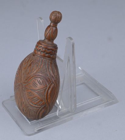 Boîte à poudre - bois sculpté – XIXe siècle

Boîte...