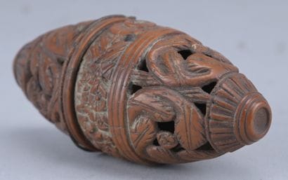 Tabatière en corozo sculpté ajouré – XIXe...