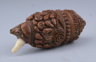Boîte - noix de corozo sculpté – XIXe siècle

Boîte...