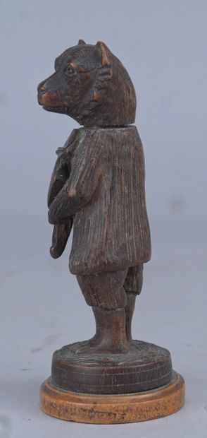 Porte-aiguilles ours en bois – XIXe siècle

Porte-aiguilles...