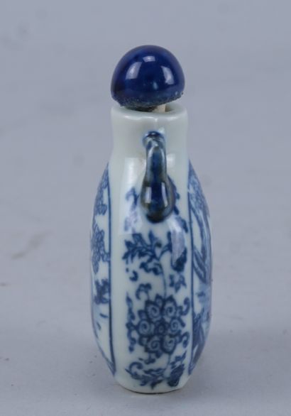 China – Porcelain snuff bottle – 20th century

Glazed...