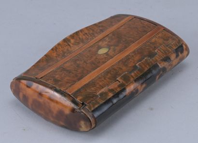 Tabatière – corne – XIXe siècle

Tabatière...