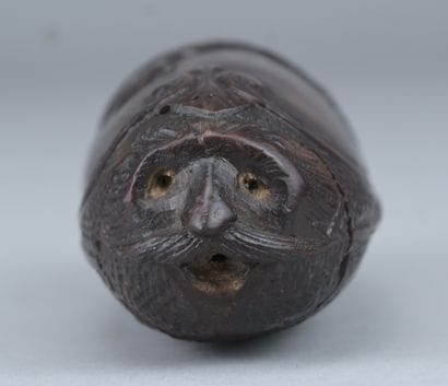Tabatière sculptée - Noix de coco – XIXe...