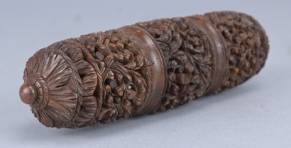 Étui en corozo ajouré sculpté – XIXe siècle

Étui...