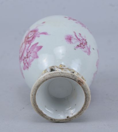 Porcelain Vase - Qianlong Period - China,...