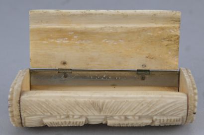 Tabatière en os sculpté – XIXe siècle

Tabatière...