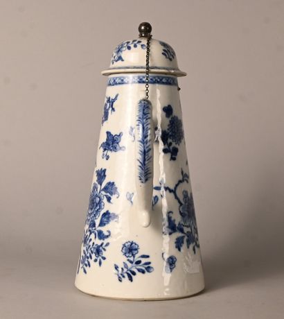 Chinese blue and white porcelain coffee pot,...