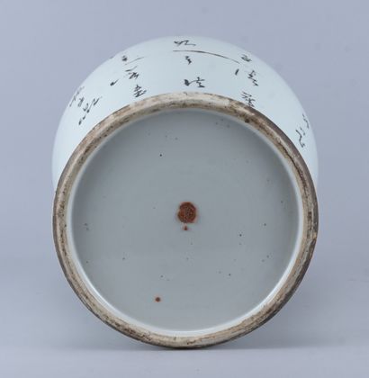 Lidded Chinese porcelain jar with figure...