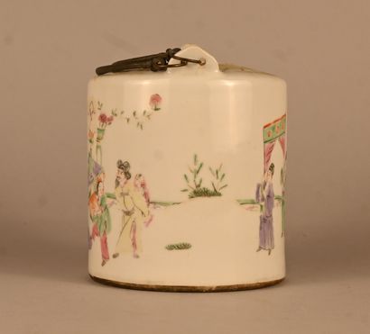 Chinese famille rose porcelain teapot decorated...