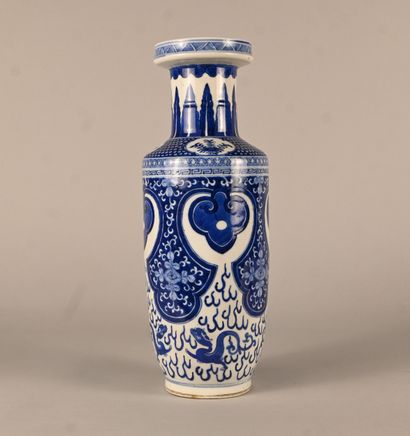 Blue and white porcelain vase, China, apocryphal...