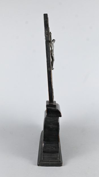 Table crucifix in blackened wood with a metal...