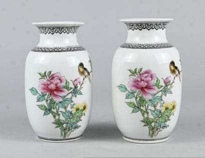 Pair of Chinese porcelain vases, Republic...