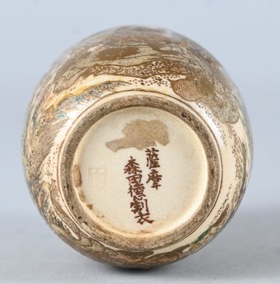 Small satsuma earthenware vase decorated...