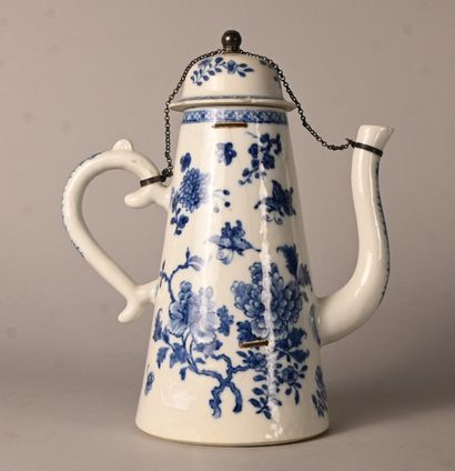 Chinese blue and white porcelain coffee pot,...