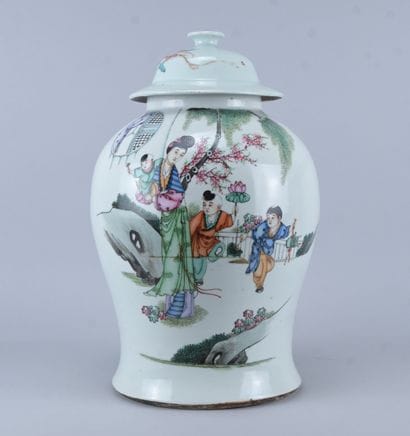 Lidded Chinese porcelain jar with figure...
