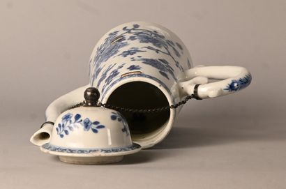 Chinese blue and white porcelain coffee pot,...