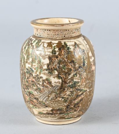 Small satsuma earthenware vase decorated...