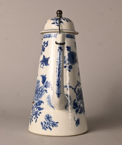 Chinese blue and white porcelain coffee pot,...