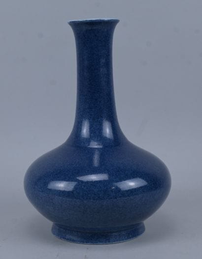 Monochrome powder-blue porcelain vase, China,...