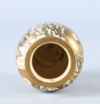 Small satsuma earthenware vase decorated...