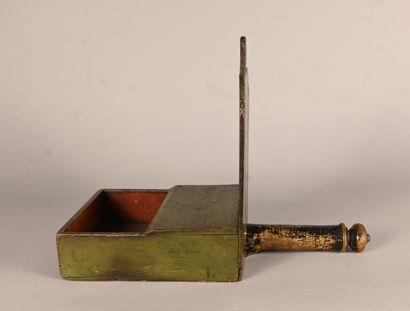 Quest dish with painted wooden handle - scene...