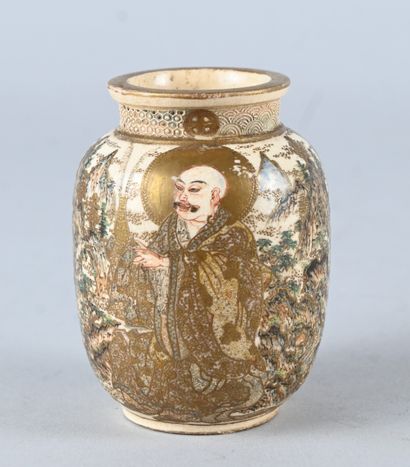 Small satsuma earthenware vase decorated...