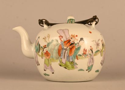 Famille Rose porcelain teapot with movable...