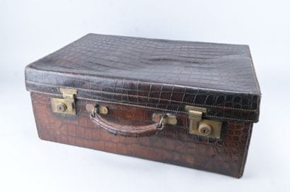 Valise de voyage en cuir gaufré, Mappin Webb,...