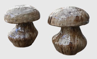Paire de champignons en grès émaillé années...