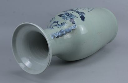 Grand vase chinois en porcelaine céladon...